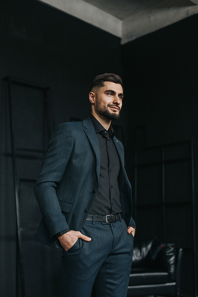 Строгий мужской костюм