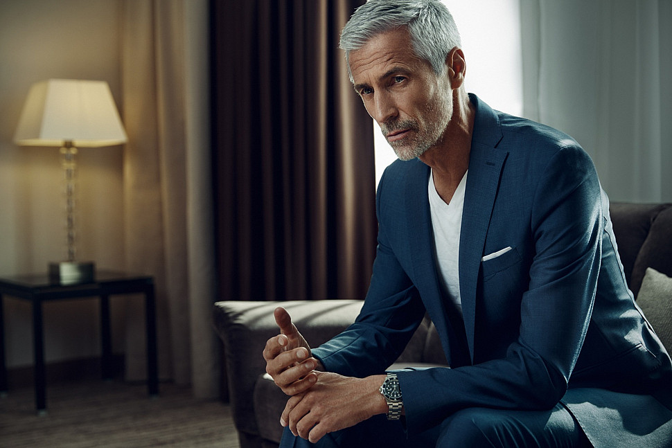 Мужской костюм с водолазкой