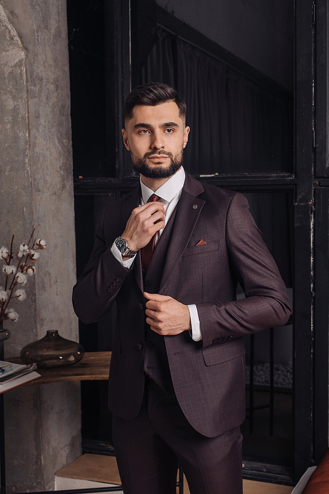 Мужской бордовый костюм