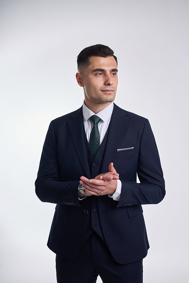 Платок с костюмом мужским