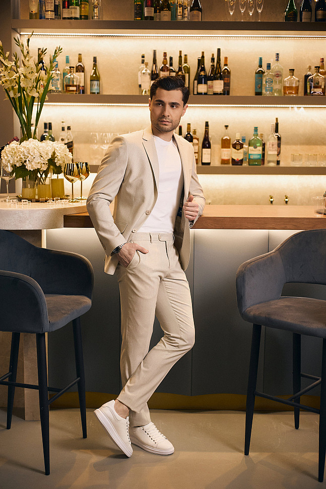 Бежевый цвет в мужских образах
