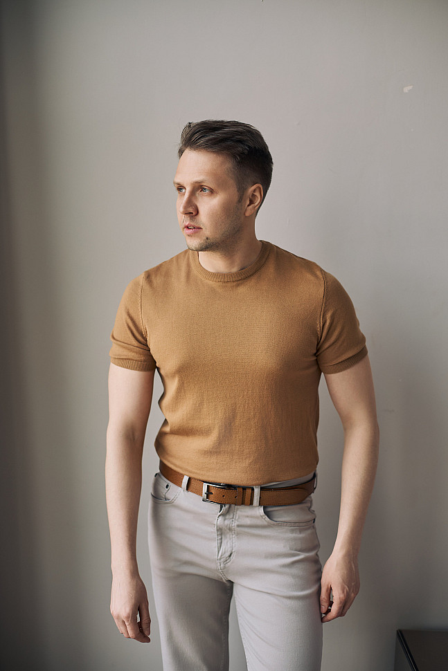 Мужская футболка с джинсами