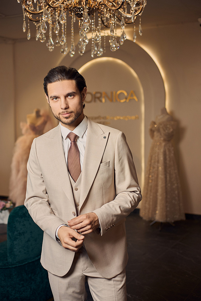 Бежевый костюм