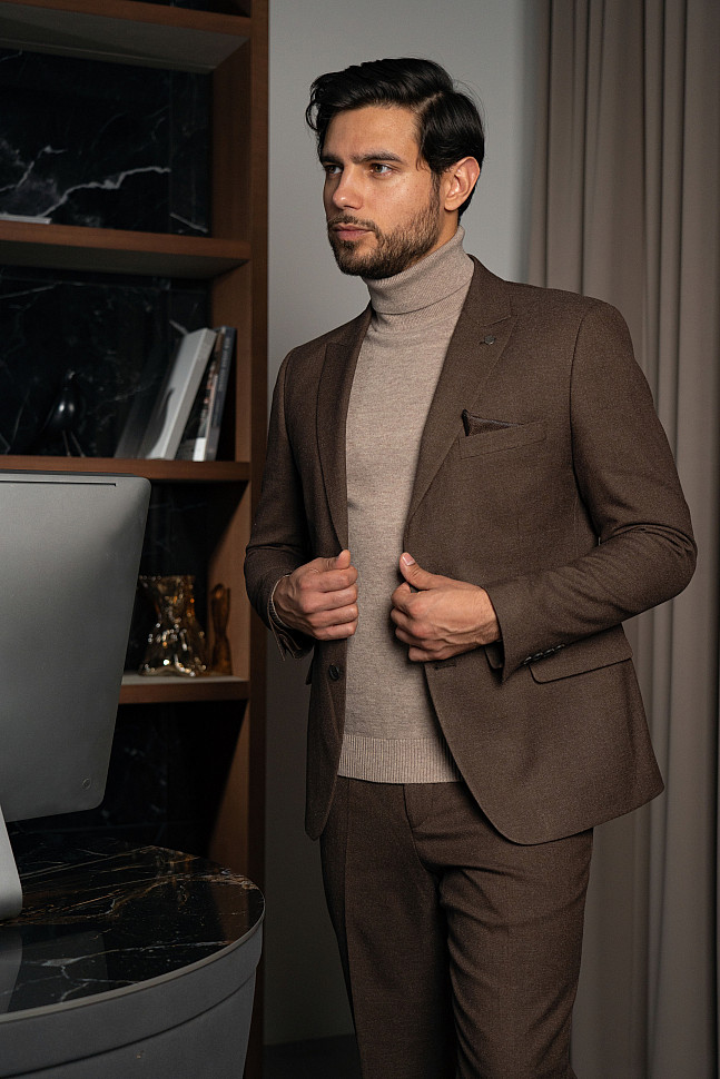 Мужская водолазка в бежевом цвете