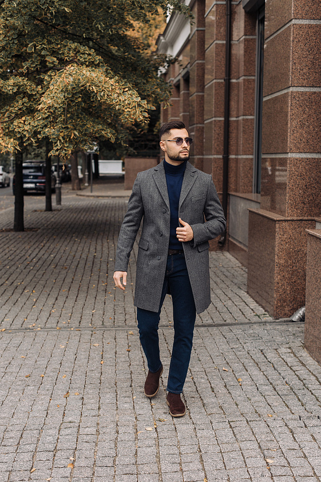 Мужчина в пальто